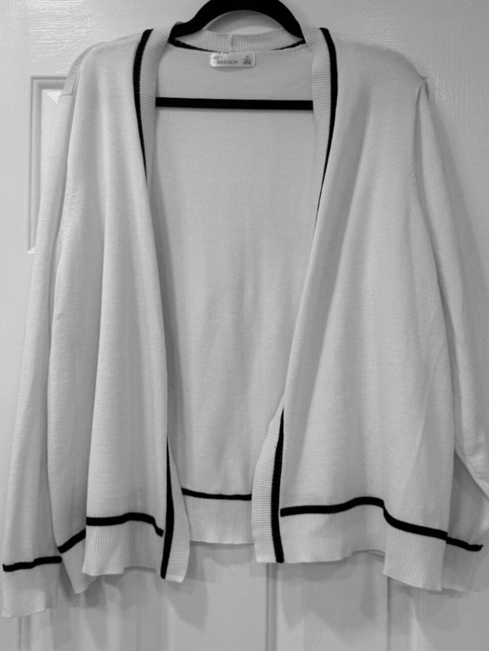 89th + Madison White Open Front Cardigan Sweater Black Trim Plus Size 2X